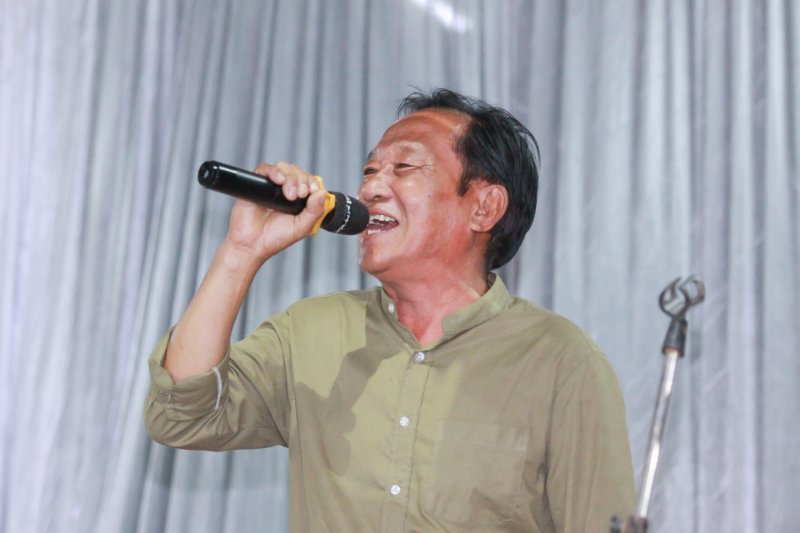 Singer during a wedding in Laos